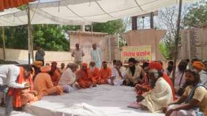 IMG 20220427 WA0065 अलवर मंदिर का विवाद : BJP नेताओं ने निकाली आक्रोश रैली, साधु-संत भी रहे मौजूद