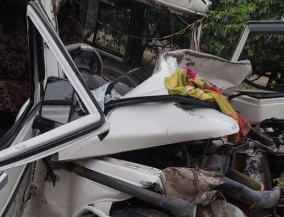 Screenshot 2022 05 22 11.33.05 AM UP News: सिद्धार्थनगर में भयानक हादसा, बोलेरो ने खड़ी ट्रक में मारी टक्कर, 8 लोगों की मौत