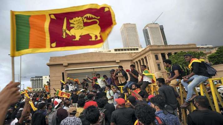 ap04 09 2022 000204b 1649662743 1651856770 Emergency In Sri Lanka: आर्थिक संकट से जूझ रहे श्रीलंका में लगी इमरजेंसी, राष्ट्रपति गोटबाया राजपक्षे ने की घोषणा