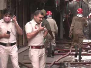 Screenshot 2022 06 12 12.43.35 PM Fire In Delhi: गफ्फार जूता बाजार में लगी आग, दमकल विभाग की गाड़ियों ने पाया काबू
