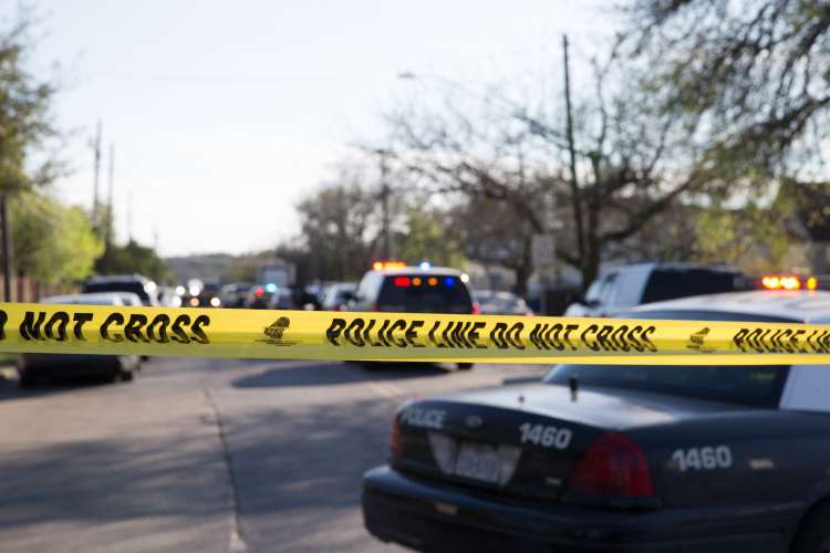 police tape America: टेक्सास प्रांत में दर्दनाक हादसा, एक ट्रैक्टर-ट्रेलर में मिले 46 प्रवासी मृत