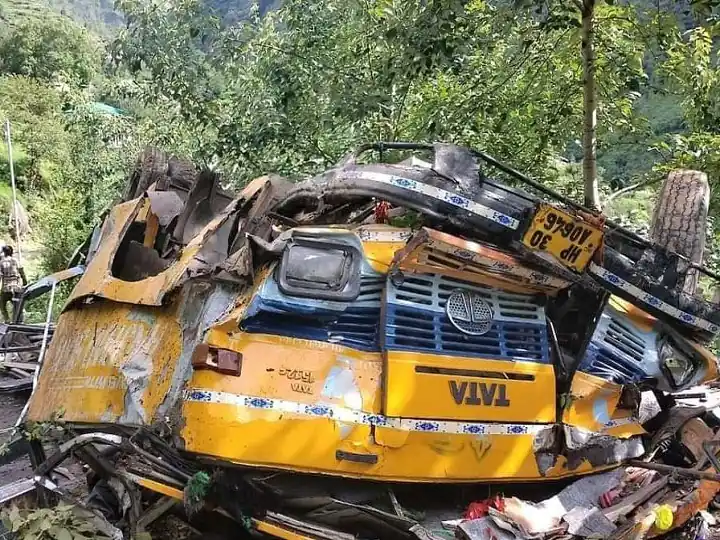 6469f072a8667751e1196ebd151b7599 original Kullu Road Accident: हिमाचल प्रदेश के कुल्लू में भयानक बस हादसा, स्कूली बच्चों सहित 16 लोगों की मौत