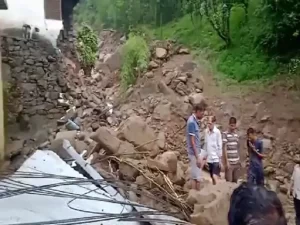 bilaspur 1657288610 LIVE UPDATE : हिमाचल प्रदेश में बारिश का कहर , कहीं फ़टे बादल, कहीं आई बाढ़, तो कहीं गिरे भवन , ऑरेंज अलर्ट जारी