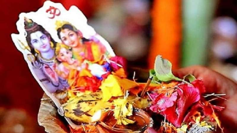 pooja 2 Sawan 2022: सावन पहले सोमवार पर भगवान शिव के दर्शन के लिए उमड़ा भक्तों का सैलाब