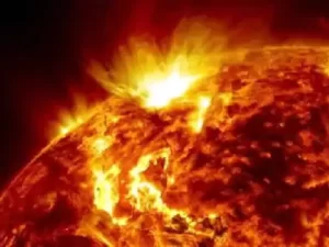 123 3 पृथ्वी से टकरा सकता है सौर तूफान , पावर ग्रिड और सैटेलाइट्स को खतरा !, दिखेगा अलग नजारा