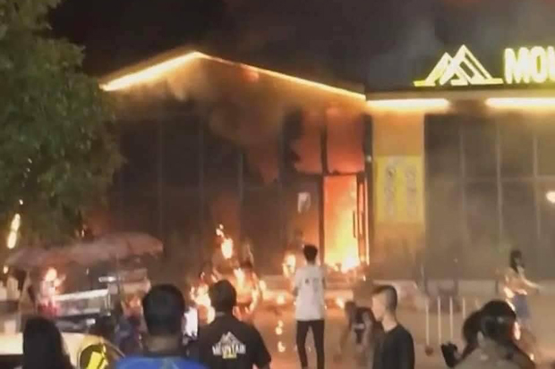 FZXDkVNacAA Fire In Thailand: थाईलैंड में एक नाइट क्लब में लगी भीषण आग, 40 लोगों की मौत
