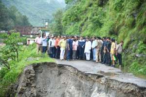 WhatsApp Image 2022 08 20 at 7.17.59 PM Uttarakhand: सीएम धामी ने JCB से आपदा प्रभावित क्षेत्रों का किया स्थलीय निरीक्षण, अधिकारियों को दिए निर्देश