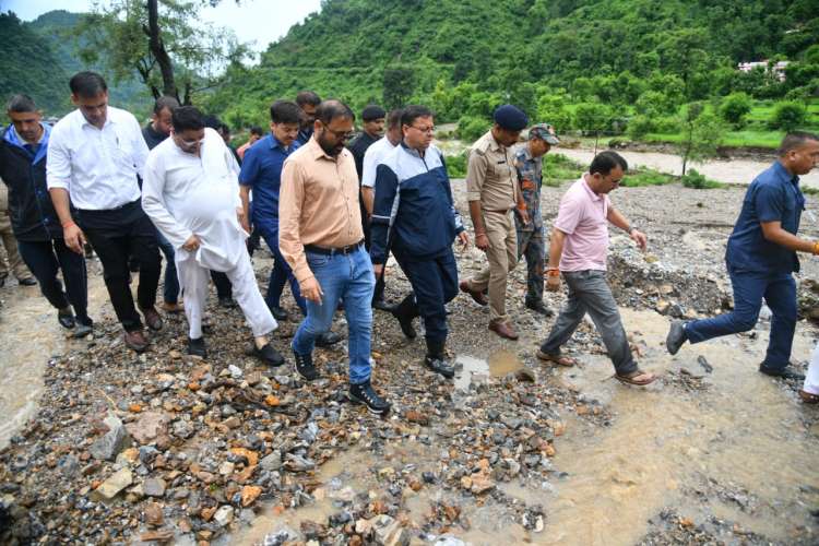 WhatsApp Image 2022 08 20 at 7.18.00 PM 1 Uttarakhand: सीएम धामी ने JCB से आपदा प्रभावित क्षेत्रों का किया स्थलीय निरीक्षण, अधिकारियों को दिए निर्देश