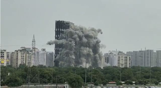 WhatsApp Image 2022 08 28 at 3.01.55 PM Noida Twin Tower Demolition: चार धमाके और 3700 किलो बारूद से 32 मंजिला इमारत जमींदोज
