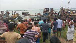 crime पटना : नदी के बीच नाव पर फटा गैस सिलेंडर, अब तक चार मजदूर जले जिंदा , निकाले जा रहें हैं शव