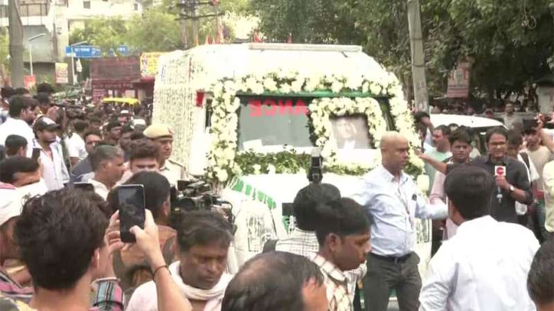 1093461 raju srivastava Raju Srivastava Funeral: पंचतत्व में विलीन में हुए मशहूर कॉमेडियन राजू श्रीवास्तव