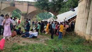 Accident 1 झारखंड : गिरिडीह से रांची जा रही सिख श्रद्धालुओं से भरी बस पुल से गिरी,7 की मौत, 24 यात्री घायल