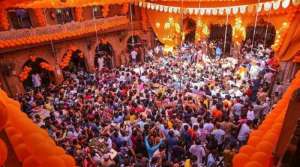 Vindavan News 1024x569 1 ठाकुर बांकेबिहारी मंदिर फिर परेशान हुए श्रद्धालु, भीड़ नियंत्रण के इंतजाम पर उठे सवाल