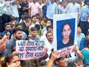 ankita case 1664101726 Ankita Bhandari Murder Case: अंक‍िता का अंत‍िम संस्‍कार के ल‍िए माना पर‍िवार, मोर्चरी के बाहर द‍िखा जन आक्रोश