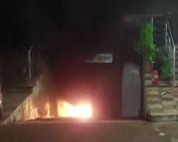 download 7 तेलंगाना: सिकंद्राबाद में इलेक्ट्रिक बाइक को चार्ज करते लगी आग, 8 लोगों की मौत