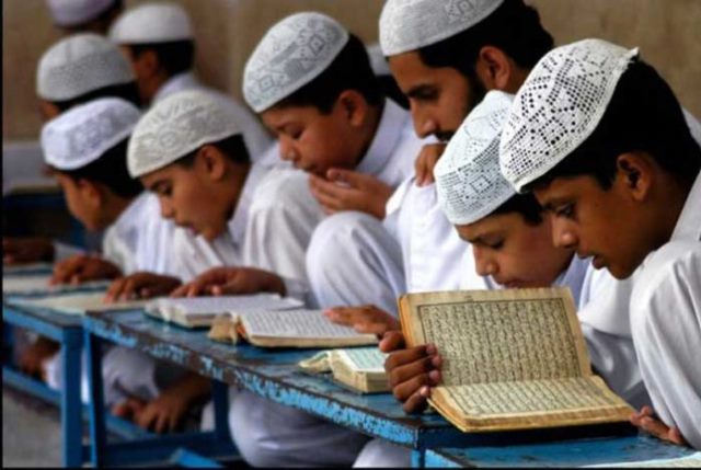 madrassa UP News: आज से उत्तर प्रदेश में गैर मान्यता प्राप्त मदरसों का सर्वेक्षण शुरू, 25 अक्टूबर तक शासन को भेजी जाएगी रिपोर्ट