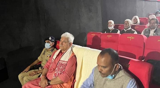 manoj sinha 1 1 कश्मीर में 30 साल बाद खुला सिनेमा, पुलवामा और शोपियां में खुले थिएटर