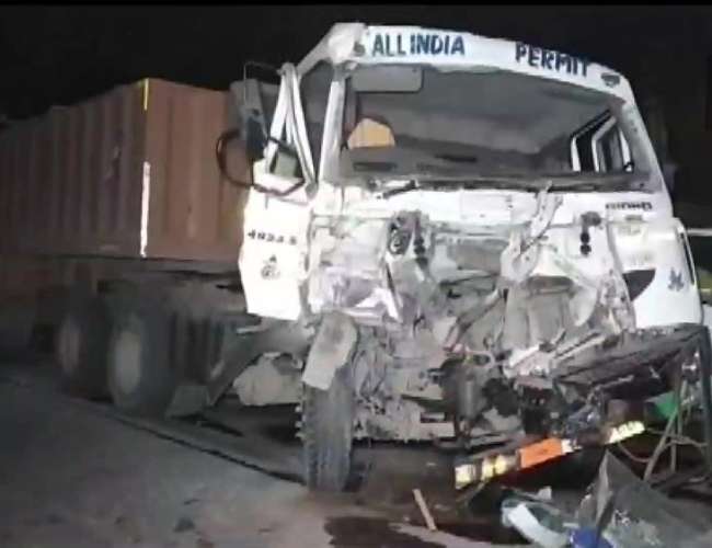 Capture 1 Madhya Pradesh: रीवा जिले में दर्दनाक सड़क हादसा, वाहनों की भीषण टक्कर होने से 15 मजदूरों की मौत