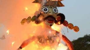Faridabad Ravan देशभर में धूमधाम से मनाया गया दशहरा, किया गया रावण दहन, लोगों में दिखा उत्साह