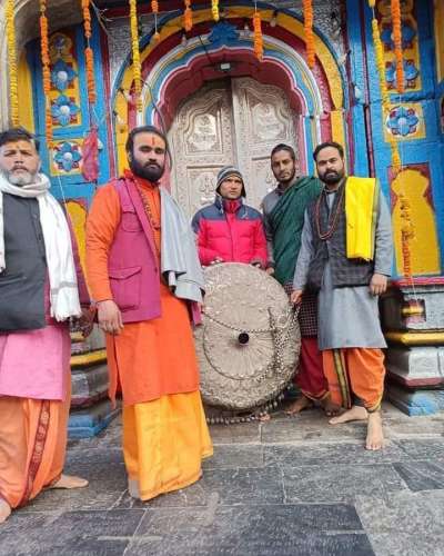 WhatsApp Image 2022 10 26 at 10.06.33 AM Uttarakhand: वैदिक मंत्रोच्चार के साथ भगवान श्री केदारेश्वर जी का उतारा गया छत्र, कपाट बंद करने की प्रक्रिया प्रारंभ