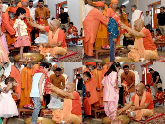 collage UP News: सीएम योगी ने नवमी के मौके पर गोरखनाथ मंदिर में कन्या पूजन