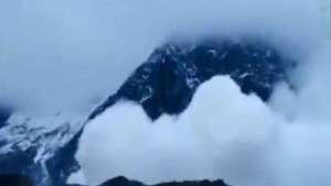 kedarnath केदारनाथ धाम के पास फिर खिसका बर्फ का पहाड़, वीडियो आया सामने