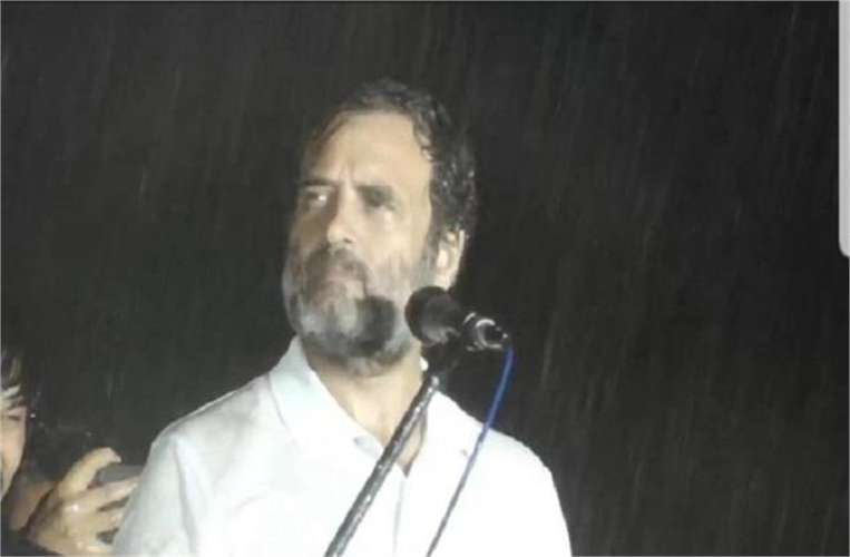 rahulgandhi तेज बारिश में भी राहुल गांधी देते रहे भाषण, वीडियो किया शेयर, लगे कांग्रेस के नारे