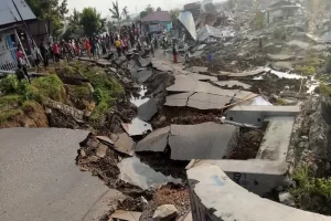 Indonesia 1 इंडोनेशिया के जावा में भूकंप से तबाही, अब तक 162 की मौत, 700 से ज्यादा घायल