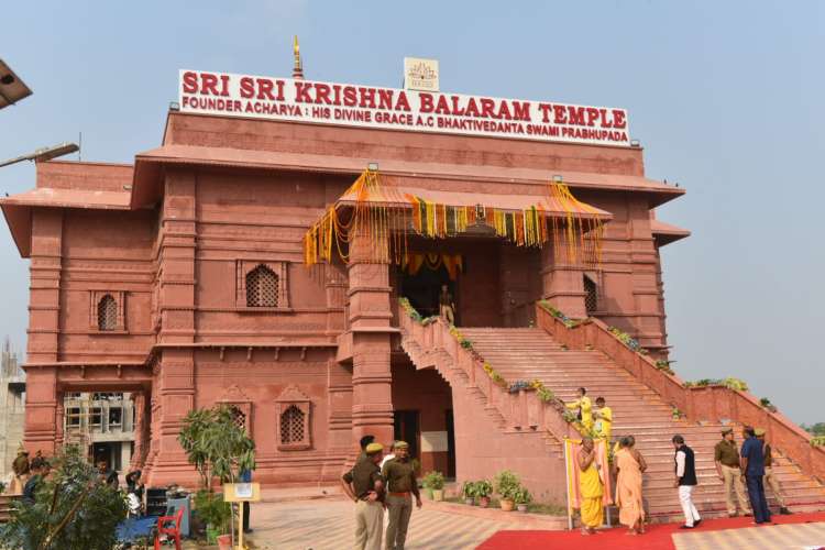WhatsApp Image 2022 11 09 at 5.18.41 PM मथुरा पहुंचे सीएम योगी, श्री कृष्ण बलराम मंदिर और कृष्ण डेरी का किया उद्घाटन