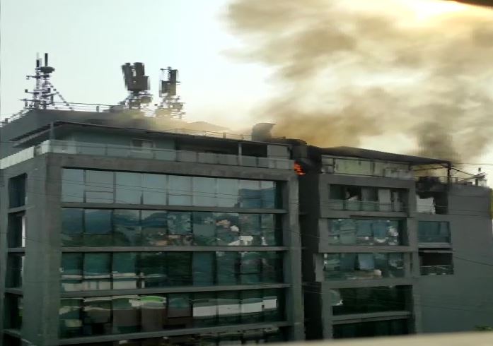 ij Pune Hotel Fire: पुणे के मशहूर होटल की चौथी मंजिल में लगी आग