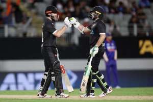 tom latham and kane williamson Ind vs NZ 1st ODI: न्यूजीलैंड ने भारत को 7 विकेट से हराया, कीवियों के खिलाफ टीम इंडिया की लगातार 5वीं हार