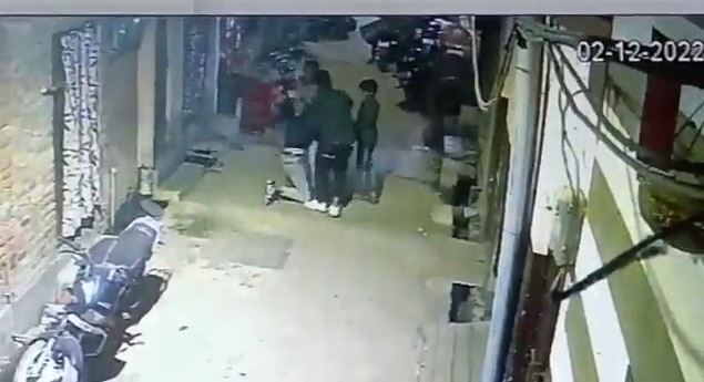 Capture 1 UP News: मेरठ में सीसीटीवी में कैद हुई लाइव मौत, वीडियो वायरल