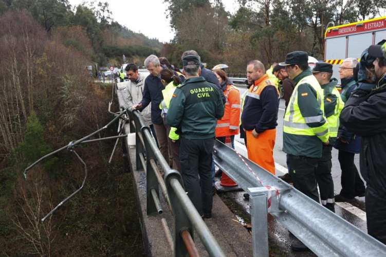 Fk07sKmWQAA8PZt स्पेन में लेरेज नदी में गिरी बस, 6 लोगों की मौत, 2 लोग घायल
