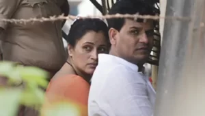 navneet rana1 sixteen nine नवनीत राणा और उनके पति रवि राणा के खिलाफ जमानती वारंट जारी , हनुमान चालीसा पर विवाद का मामला