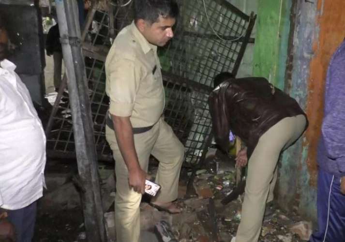 ो 1 Telangana Blast: : तेलंगाना के निजामाबाद में केमिकल के डिब्बे में धमाका, एक व्यक्ति जख्मी