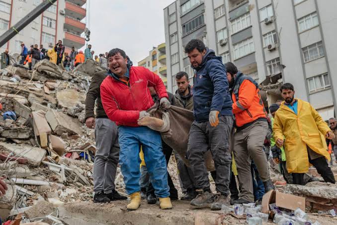 FogETnaaYAA 5n Turkey-Syria Earthquake: तुर्की और सीरिया में मौतों का आंकड़ा 15 हजार के पार, राहत-बचाव कार्य जारी