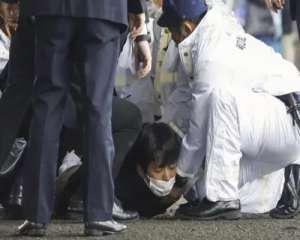 1 1 जापान में PM की रैली में धमाका, बाल-बाल बचे प्रधानमंत्री, संदिग्ध गिरफ्तार