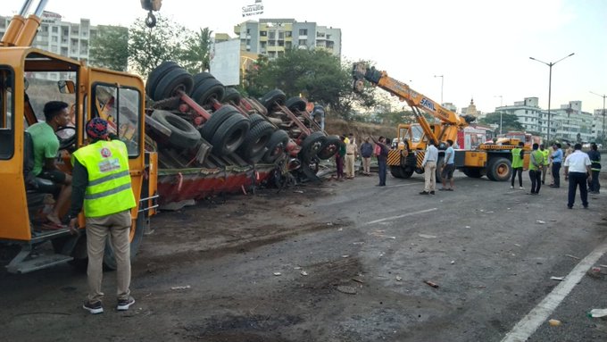 FuXf6pHakAIa4bB Mumbai-Bengaluru Highway: मुंबई-बेंगलुरु हाईवे पर दर्दनाक सड़क हादसा, 4 लोगों की मौत