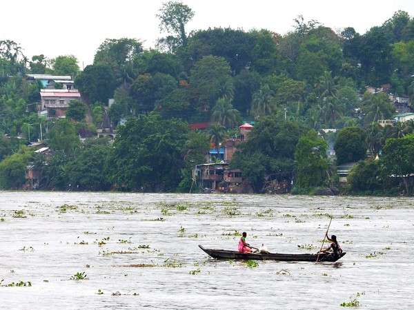 Fy4gTL4XoAEbfb Assam Flood: असम में बारिश के कारण आई बाढ़, तीन जिले पानी में डूबे, 37 हजार से अधिक लोह हुए प्रभावित