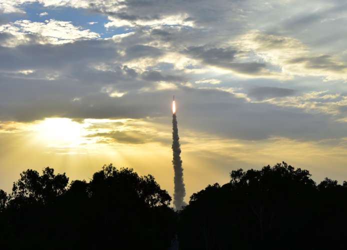 F2QMLaKbAAEyvGe ISRO: भारत ने अंतरिक्ष में रचा इतिहास, इसरो का PSLV-C56 रॉकेट लॉन्च, अंतरिक्ष में 7 सैटेलाइट को भेजा गया