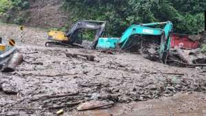 heavy rains and landslides in uttarakhand 1657696701 हिमाचल के रोहड़ू में फटा बादल, मलबे में बहे दादा-दादी व पोता, कोटखाई में लैंडस्लाइड, अस्पताल में भरा पानी
