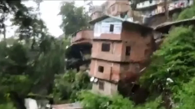 16 08 2023 jagran makan 23502541 Landslide in Chamoli: चमोली में भूस्खलन के कारण मकान ढहने से दो की मौत, 5 लोगों को किया रेस्क्यू