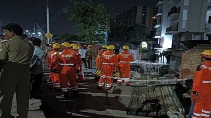 MOeA5d3j UP News: लखनऊ में बड़ा हादसा, जमीन धंसने से गिरी निर्माणाधीन मल्टी लेवल पार्किंग की दीवार, 2 लोगों की मौत, कई घायल