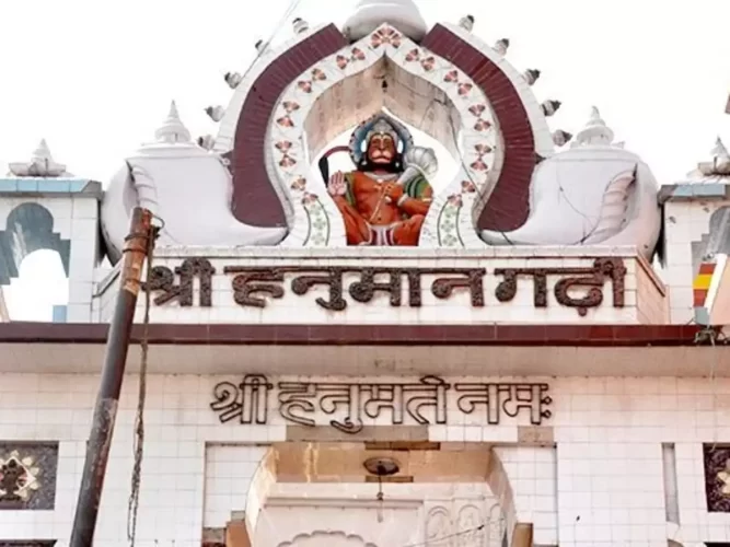 60794910 UP News: अयोध्या के हनुमानगढ़ी मंदिर में साधु की हत्या, पुलिस को गले पर गहरे निशान, जांच शुरू