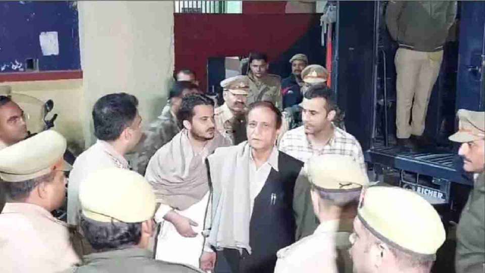 Azam 2 Azam Khan News: आजम खान ने जताई एनकाउंटर की आशंका, जेल शिफ्ट करते समय किया दावा