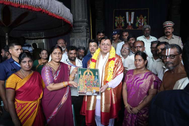 GK 08338 CM Dhami In Chennai: उत्तराखंड CM पुष्कर धामी ने चेन्नई के पार्थसारथी स्वामी मंदिर में की पूजा-अर्चना