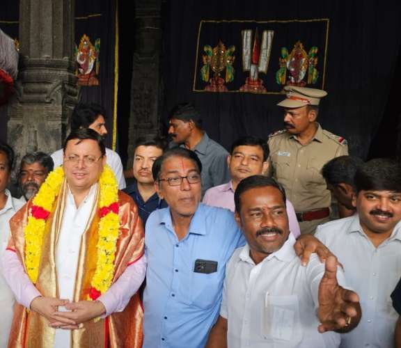 WhatsApp Image 2023 10 26 at 11.31.55 AM CM Dhami In Chennai: उत्तराखंड CM पुष्कर धामी ने चेन्नई के पार्थसारथी स्वामी मंदिर में की पूजा-अर्चना