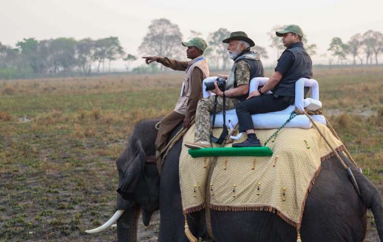 GIMyqDpXAAA3nPs PM Modi Assam Visit: काजीरंगा राष्ट्रीय उद्यान पहुंचे पीएम मोदी, हाथी और जीप पर लिया जंगल सफारी का आंनद